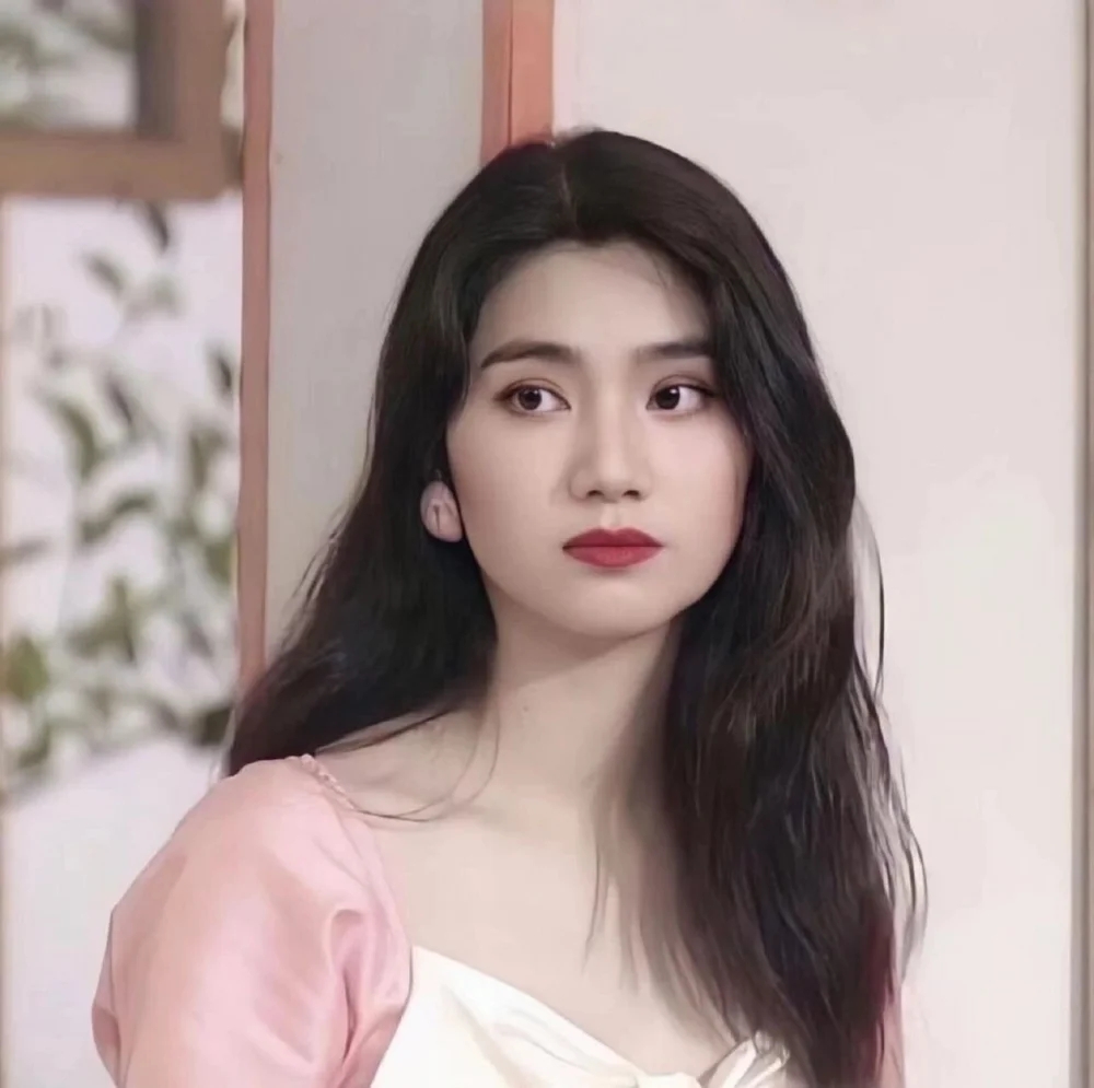 时代早报:卡戴珊主演《美国恐惧》第十二季,《小美人鱼&白银卫士3》发布新剧照